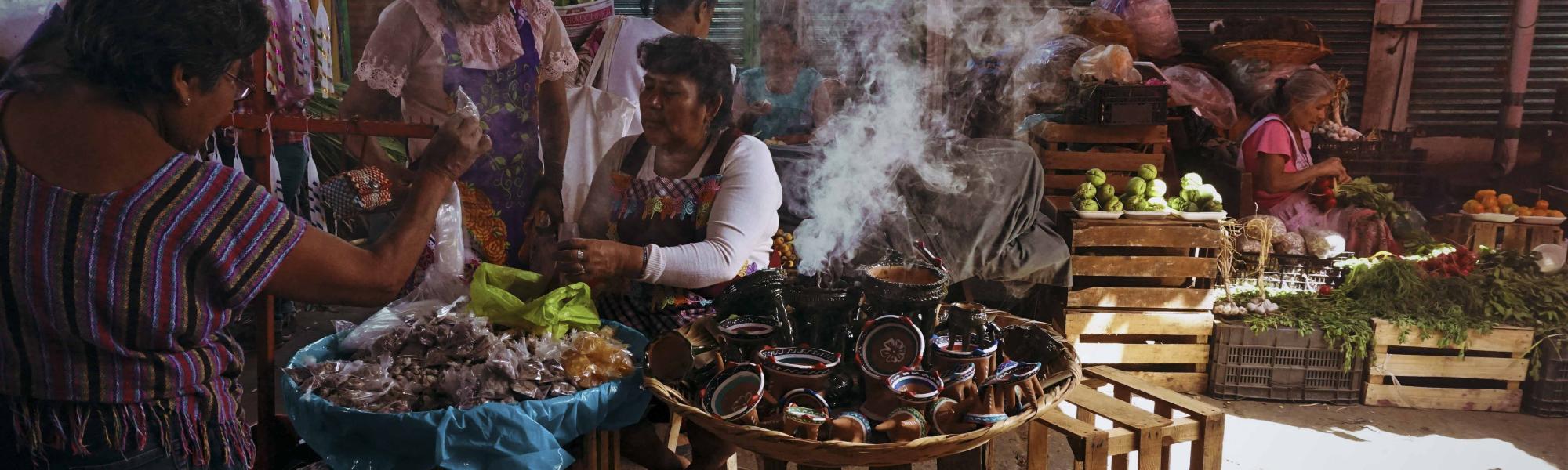Prodajalka kadila, 1.11.2019, Oaxaca Mehika_Tjaša Franko