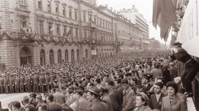 Prvomajski sprevod v Ljubljani leta 1961. Vir: Wikipedia
