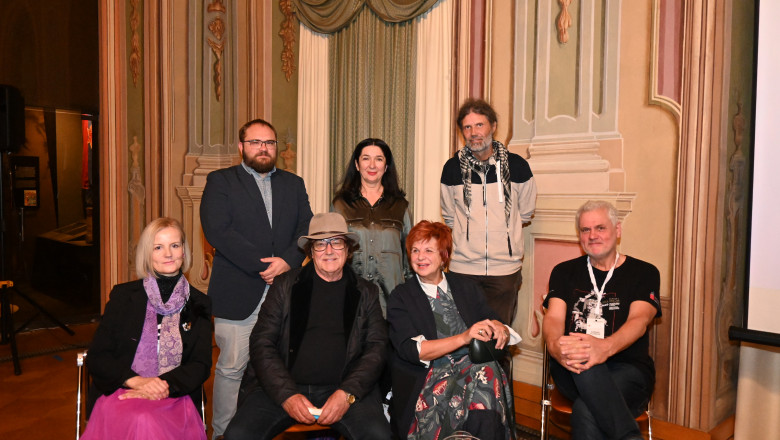 Omizje film in zgodovina; sedijo (z leve) Tatjana Markošek, Lordan Zafranović, Majda Širca, Božidar Flajšman, stojijo Žiga Virc, Zdenka Badovina in Ivan Ramljak, foto: B. Flajšman