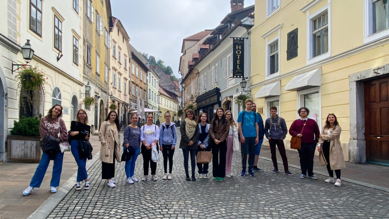 Študentke in študenti Oddelka za sociologijo na Feministični turi o Ljubljani, foto: Milica Antić Gaber