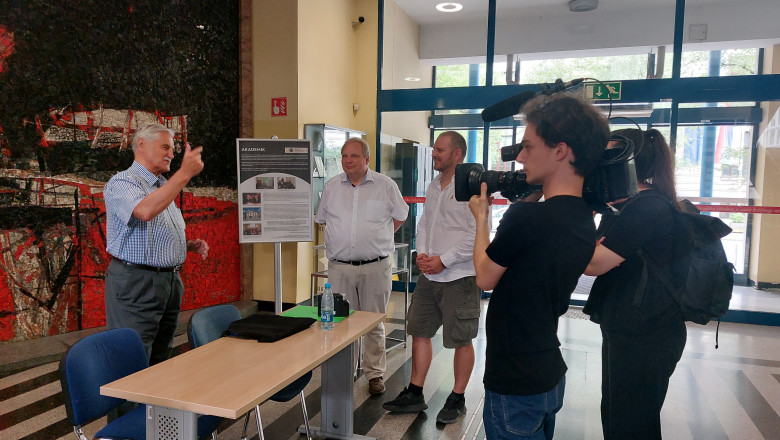 Pesnik Andrej Brvar, predstojnik Oddelka za primerjalno književnost prof. dr. Tone Smolej in vodja projekta doc. dr. Igor Žunkovič