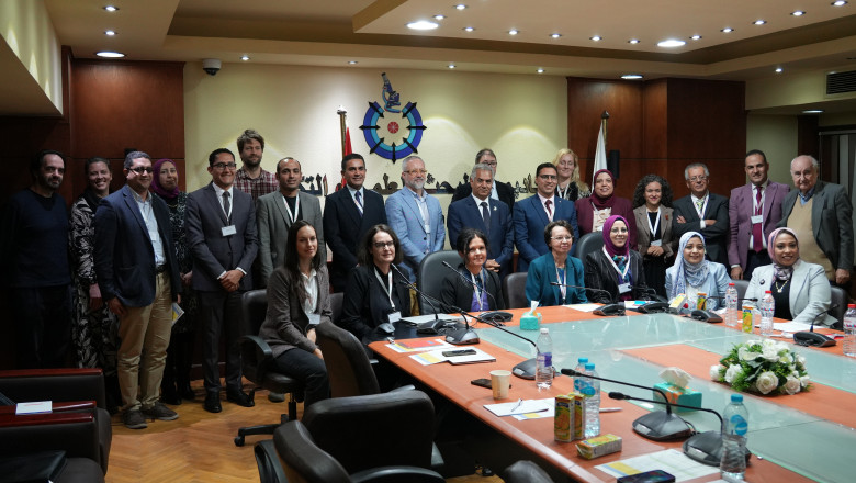 Skupinska fotografija dediščinskih znanstvenikov na egipčansko-slovenski konferenci v Kairu