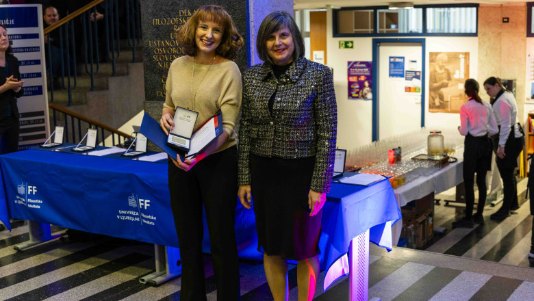 prof. dr. Katja Vintar Mally (Oddelka za geografijo) z dekanjo