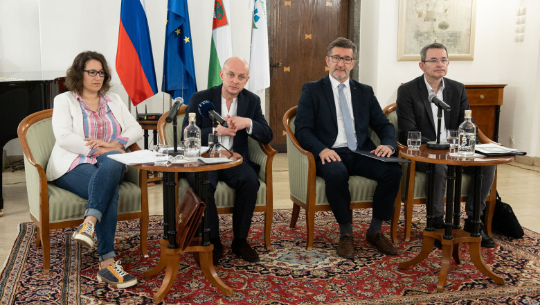Vsi govorci na novinarski konferenci (foto: Katja Kodba, STA)