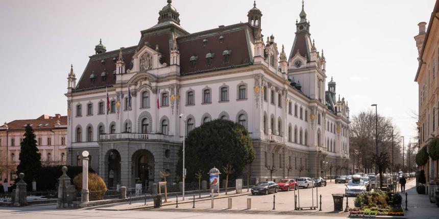 Univerza v Ljubljani nagrade dr. Ane Mayer Kansky letos podeljuje prvič. 